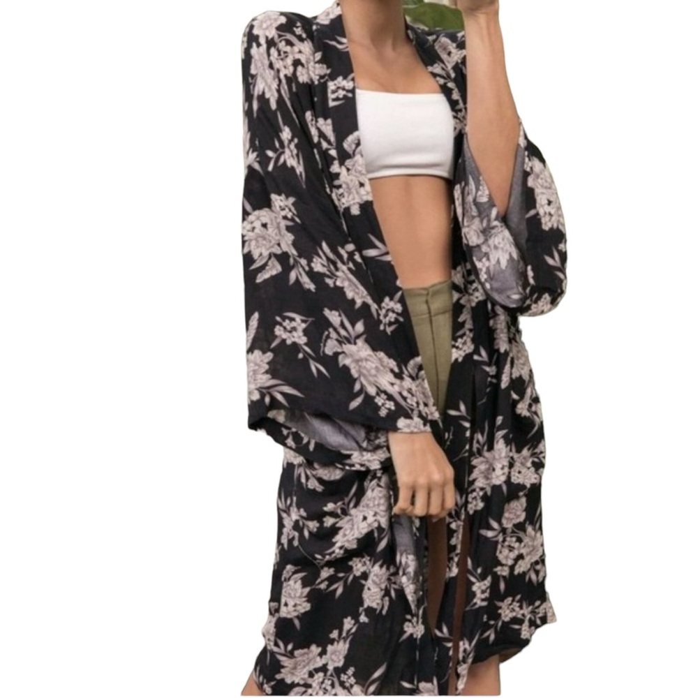 Spiritual Gangster “Mays” Floral Robe Kimono